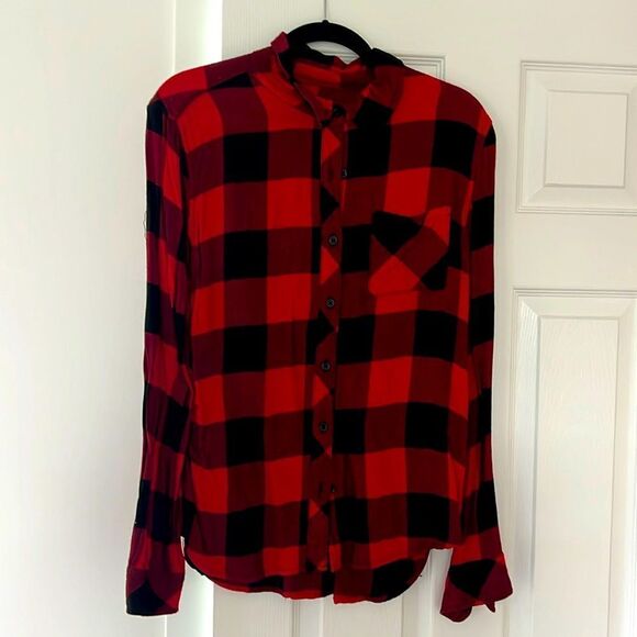 beachlunchlounge Tops - Beach Lunch Lounge Red & Black Button Down Flannel Shirt Size Large